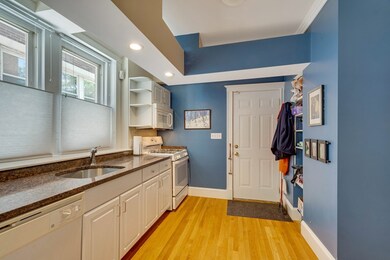 28 James St unit B, Brookline, MA 02446 - photo 4