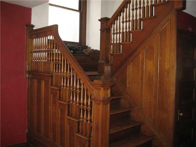 Entry/Foyer.