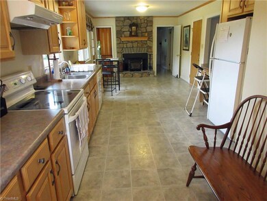 2317 Kivett Dr, Greensboro, NC 27406 - photo 6