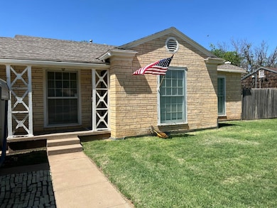 120 SW 10th St, Plainview, TX 79072 - photo 2