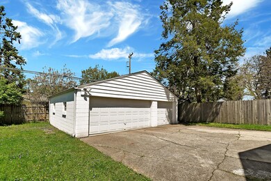 488 Fallis Road-30