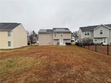 2010 Blue Rock Ct, Greensboro, NC 27405 - photo 2