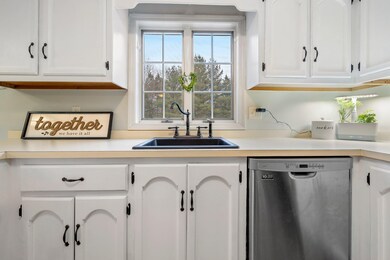 2 Karen Ln unit A, Londonderry, NH 03053 - photo 3