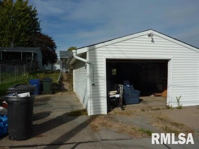 1325 W 37th St, Davenport, IA 52806 - photo 5