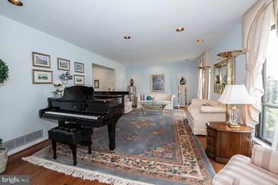 1041 Denston Dr, Ambler, PA 19002 - photo 5