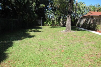 4266 Woodstock Dr unit D, West Palm Beach, FL 33409 - photo 5