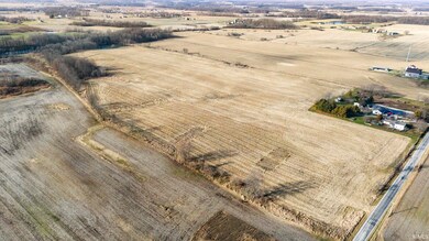 18507 Fogel Rd, Churubusco, IN 46723 - photo 7