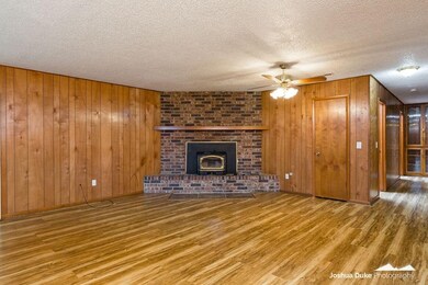 105 N Border St, Prairie Grove, AR 72753 - photo 7