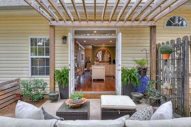Elegant Columbia County Townhouse 05-105