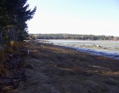 Waterfront/Dock/Pier. Low tide