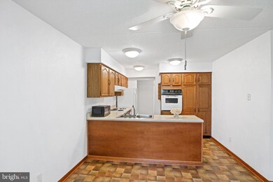 600 Campbell Cir unit I16, Downingtown, PA 19335 - photo 2