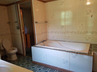 3028 Marlin bathroom