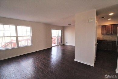 285 Shady Oak Ct, Piscataway, NJ 08854 - photo 4