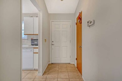 FOYER ENTRY W/CLOSET