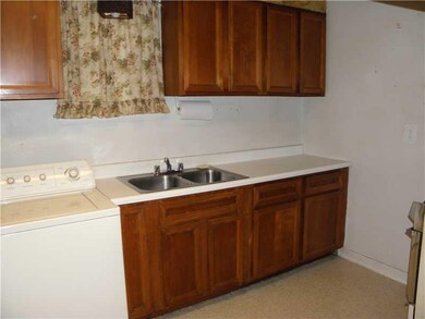 318 Dersam St, McKeesport, PA 15133 - photo 5