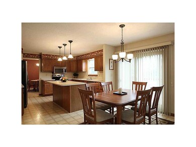 Eat-in Kitchen.