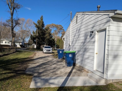 5050 Carnegie St, Saginaw, MI 48601 - photo 2