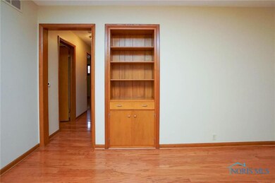 305 Warrington Ave, Findlay, OH 45840 - photo 5