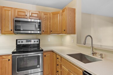 10 Steeple Chase Dr, Hampstead, NH 03841 - photo 4