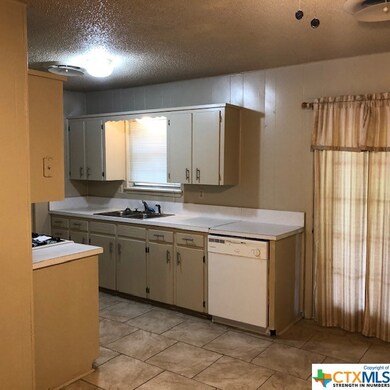 111 Carothers St, Copperas Cove, TX 76522 - photo 3