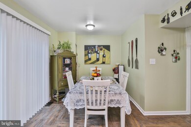 116 Hatenback Ct unit 245, Sterling, VA 20164 - photo 5