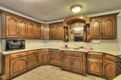 410 East Barefoot Road-large-006-Kitchen