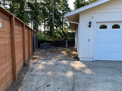 1710 W Park Dr, Florence, OR 97439 - photo 2