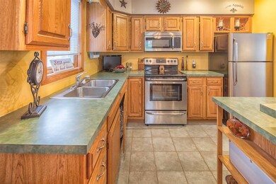 8 Maplewood Ave, Rochester, NH 03867 - photo 4