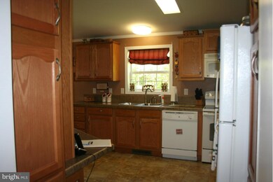 333 Wakefield Dr, Colonial Beach, VA 22443 - photo 5