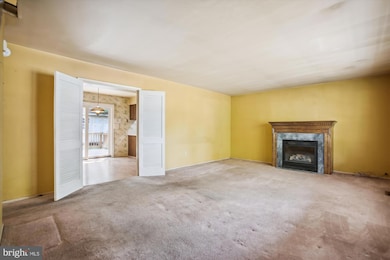 12833 Point Pleasant Dr, Fairfax, VA 22033 - photo 4