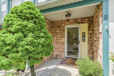 9 Lisa Court Matawan NJ 07747-small-002-