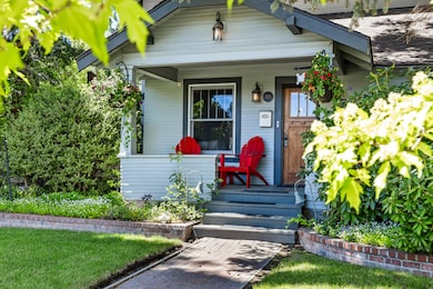 305 NW Columbia St, Bend, OR 97701 - photo 2