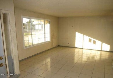 023-279405 front room 1