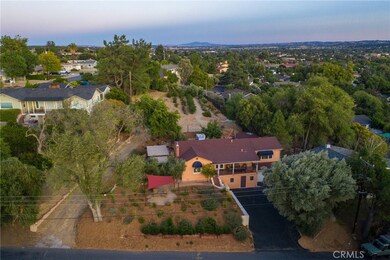 744 Shannon Hill Dr, Paso Robles, CA 93446 - photo 2