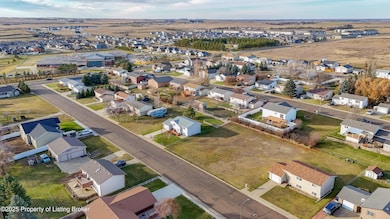 860 27th St W, Dickinson, ND 58601 - photo 2