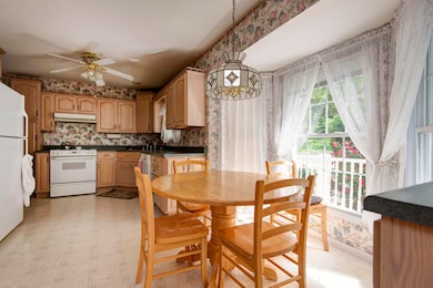 Kitchen & Dining