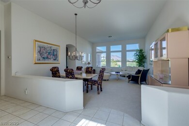14' CEILINGS WITH LOTS OF NATURAL LIGHT