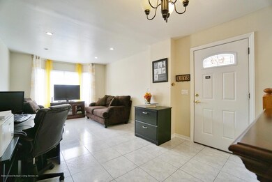 (3) Living Room