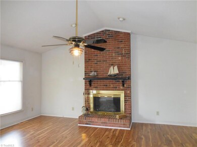 5752 Drake Rd, Greensboro, NC 27406 - photo 4