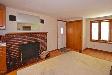 10 Kingwood St, Wareham, MA 02571 - photo 3