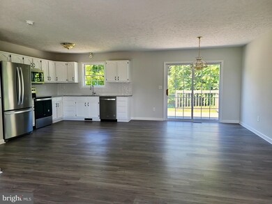 300 Wendover Dr, Bunker Hill, WV 25413 - photo 4