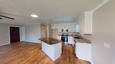 DEN/KITCHEN