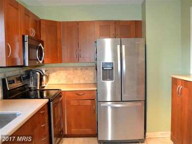 922 Stormont Cir, Halethorpe, MD 21227 - photo 6