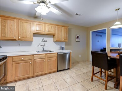 109 Regal Ct, Royersford, PA 19468 - photo 3