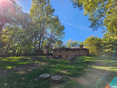 2117 W Woodland Ln, Jacksonville, IL 62650 - photo 2