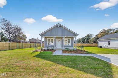 609 W Godwin St, Dunn, NC 28334 - photo 2