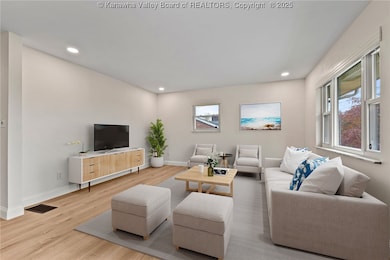 1570 Smith Rd, Charleston, WV 25314 - photo 4