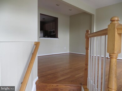 2451 Fox Stream Ln, Herndon, VA 20171 - photo 4