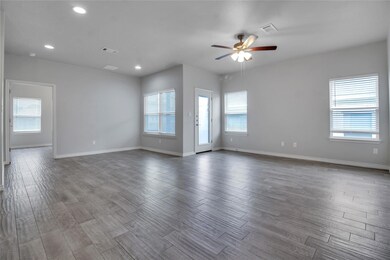 629 County Road 306 unit B, Jarrell, TX 76537 - photo 4