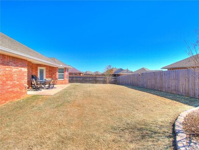 2300 Crooked Oak Ct, Shawnee, OK 74804 - photo 7
